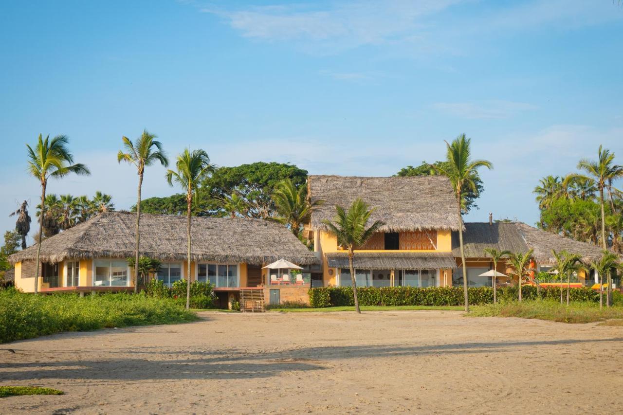 Tanusas Retreat & Spa Puerto Cayo Exterior photo